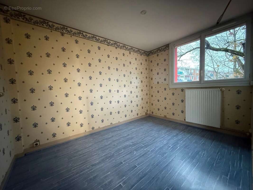 Appartement à SAINTE-GENEVIEVE-DES-BOIS