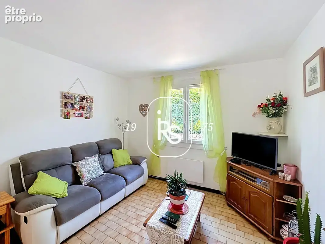 Villa de plain-pied de 78 m2 au calme avec terrain plat, et deux garages. - photo 7