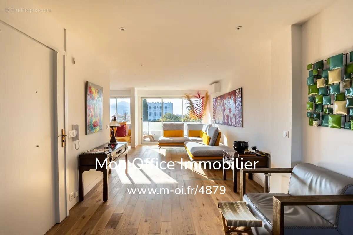 Référence : 6196-MCO. - Exclusivité Appartement 4 pièces d'une surface de 100 m2 avec une  terrasse vue sur le parc de la réside - photo 4