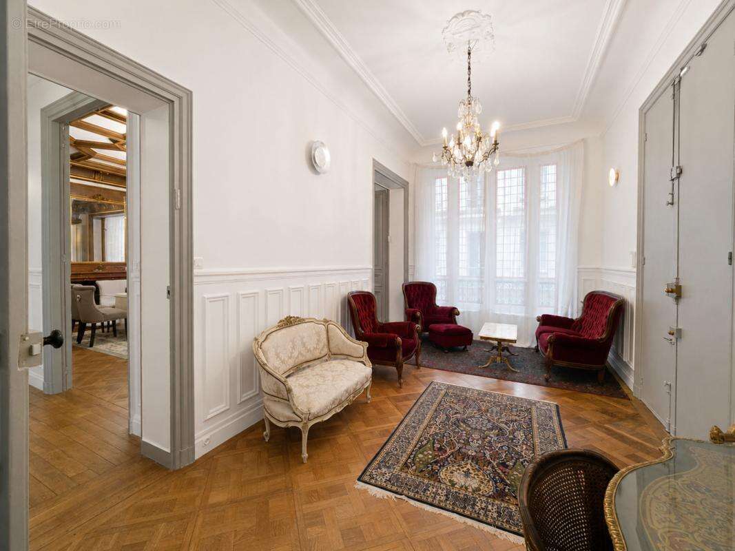 Appartement à PARIS-8E