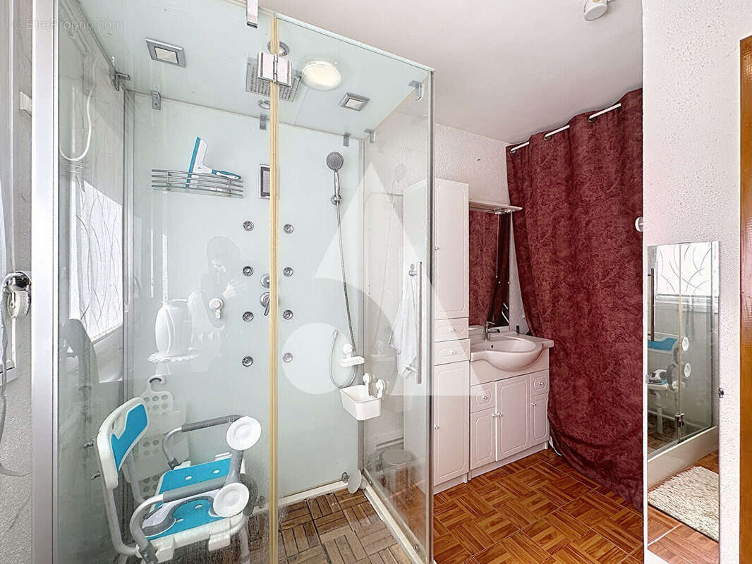 Maison à QUIEVRECHAIN