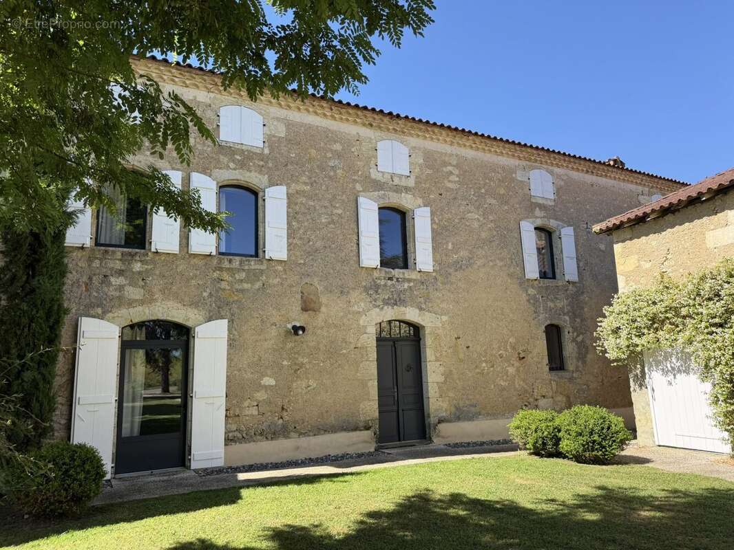 Maison à VIC-FEZENSAC