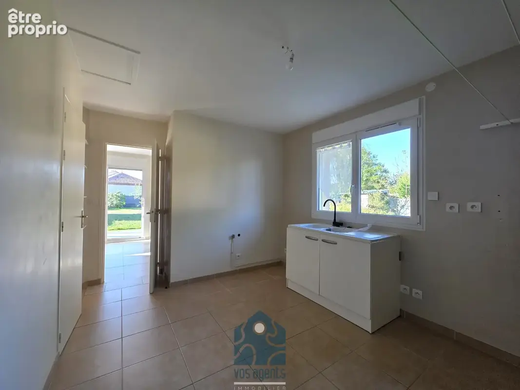 Villa de plain-pied 6 pièces avec piscine couverte, garage, carport et terrain constructible - photo 9