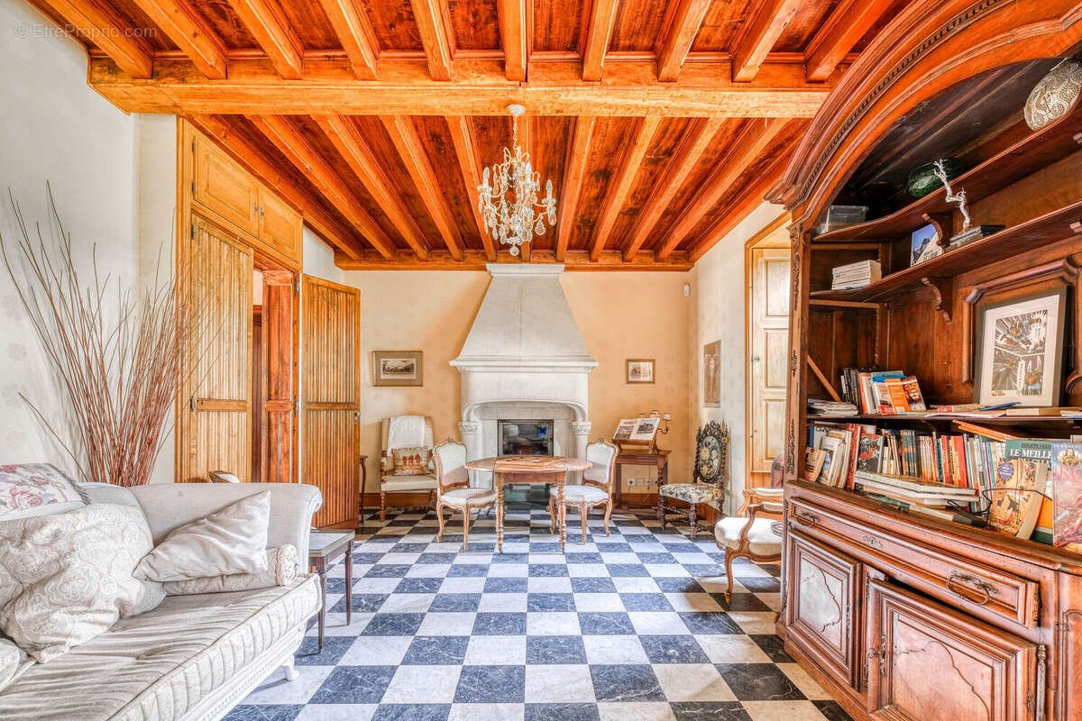 550 m² à Vivy  - photo 4