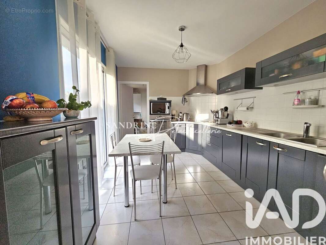Maison 136 m² à La Chapelle-Sur-Erdre  - photo 5