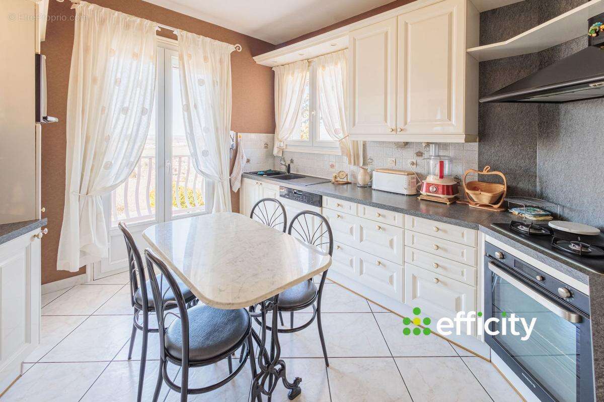 Maison à SAINT-PIERRE-DE-CHANDIEU