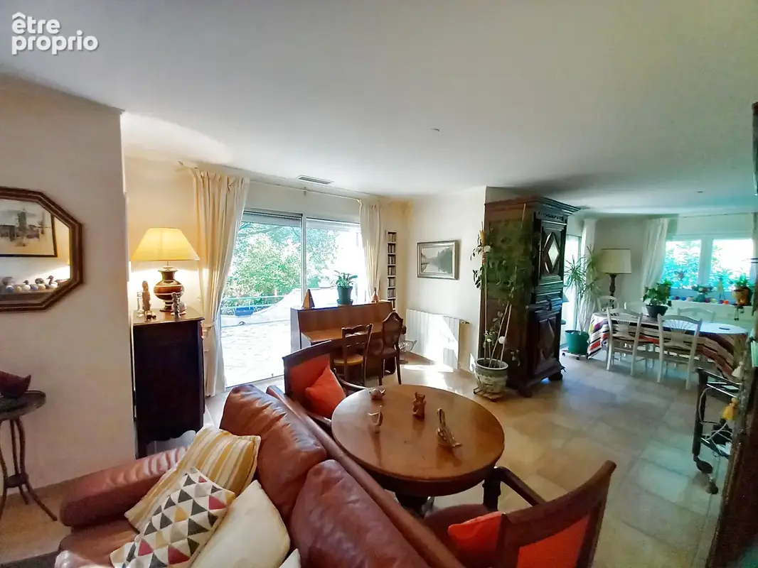 Superbe villa plain pied avec piscine sur 4000M2 arborés. - photo 34