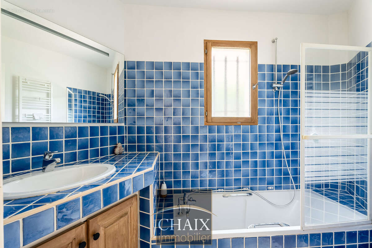 Aubagne   Dans un environnement résidentiel maison familiale de type 5 - photo 6