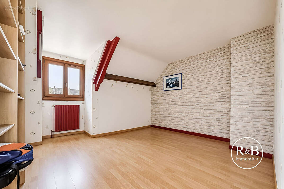 Maison à LES CLAYES-SOUS-BOIS