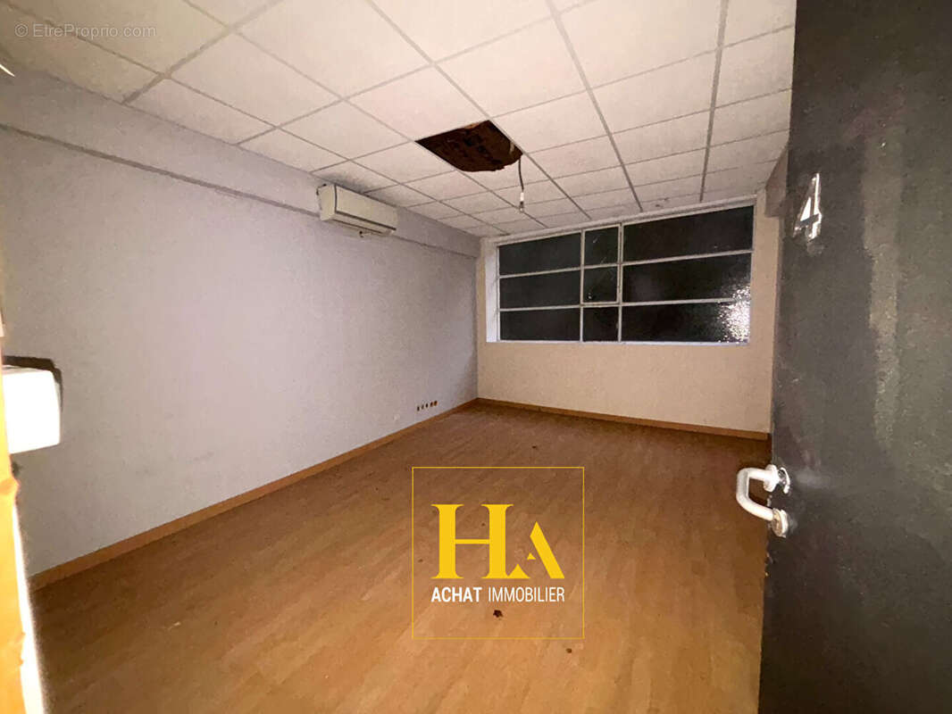 Commerce à SAINT-BARTHELEMY-DE-VALS