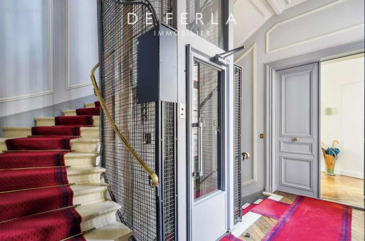 Appartement à PARIS-8E