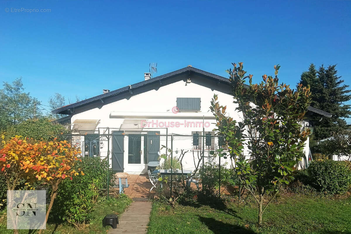Maison à PUJOLS