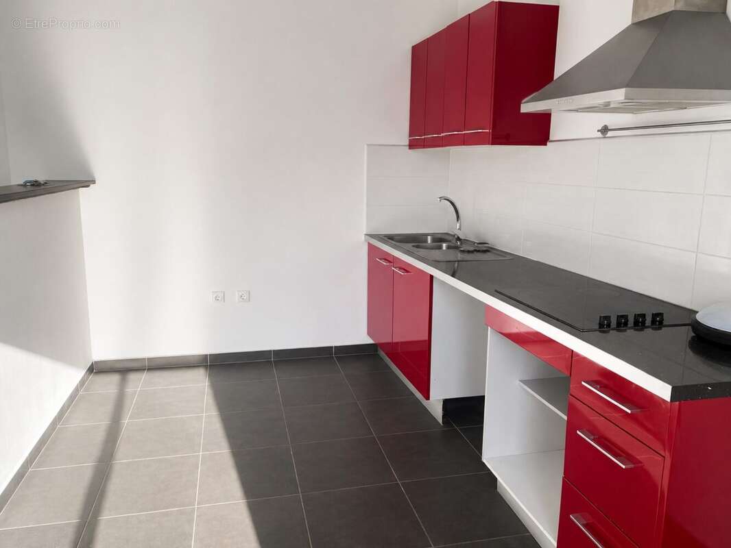 Appartement 76 m² à Saint-Denis  - photo 7