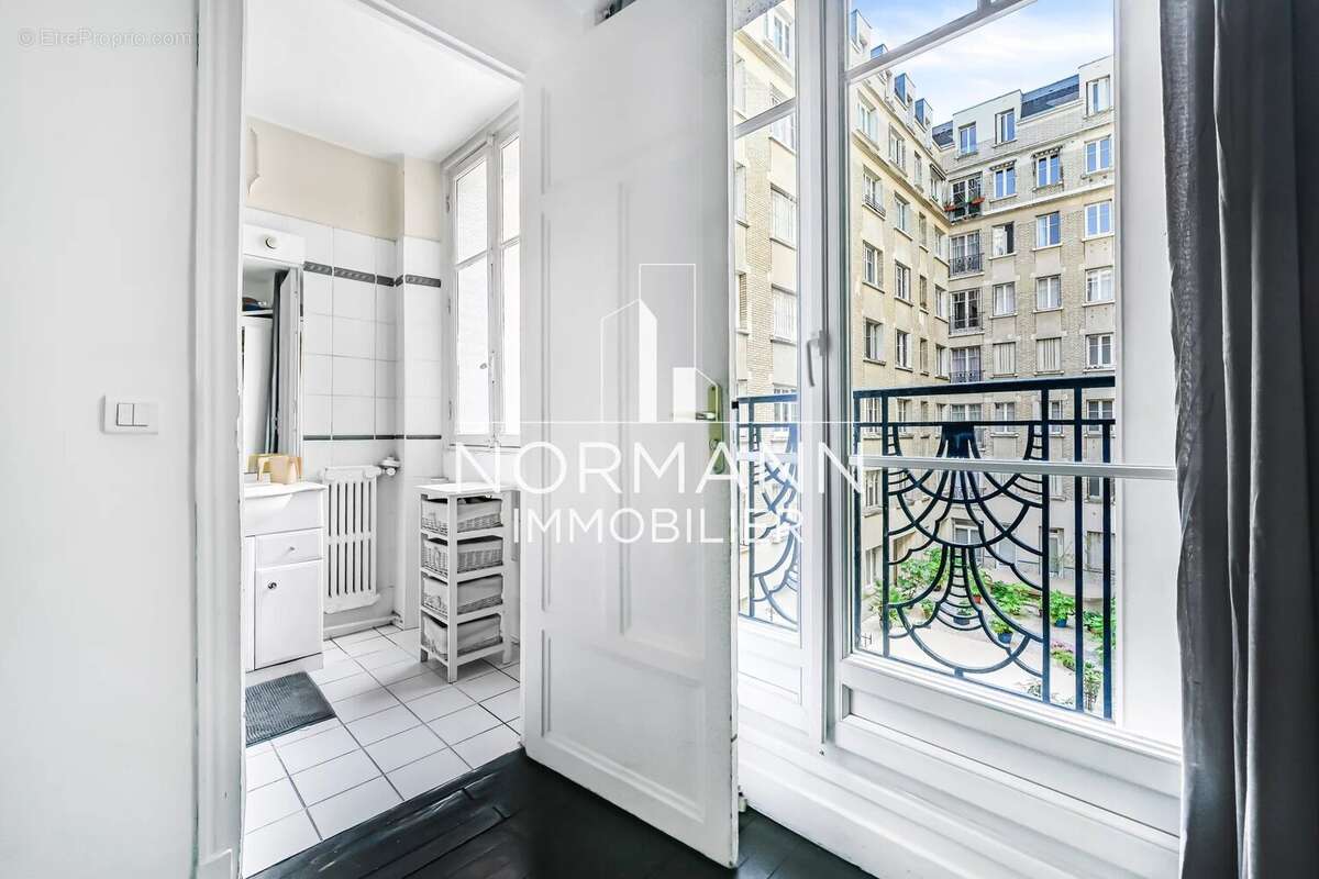 Appartement à PARIS-16E