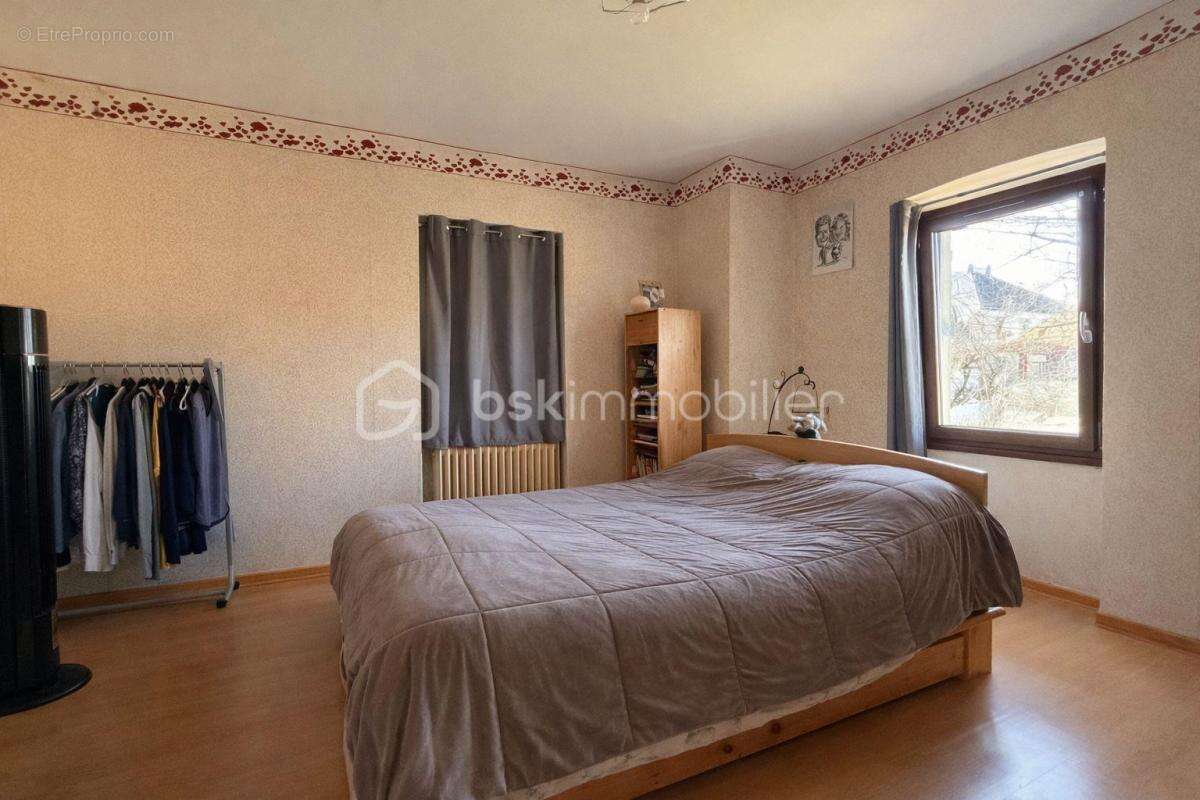 À Vendre – Maison ancienne 117 m² avec sous-sol complet – Terrain 1 000 m² – Vue montagne – Sans vis-à-vis - photo 6