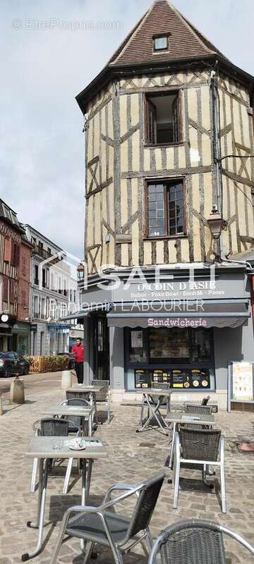 Photo 3 - Commerce à AUXERRE