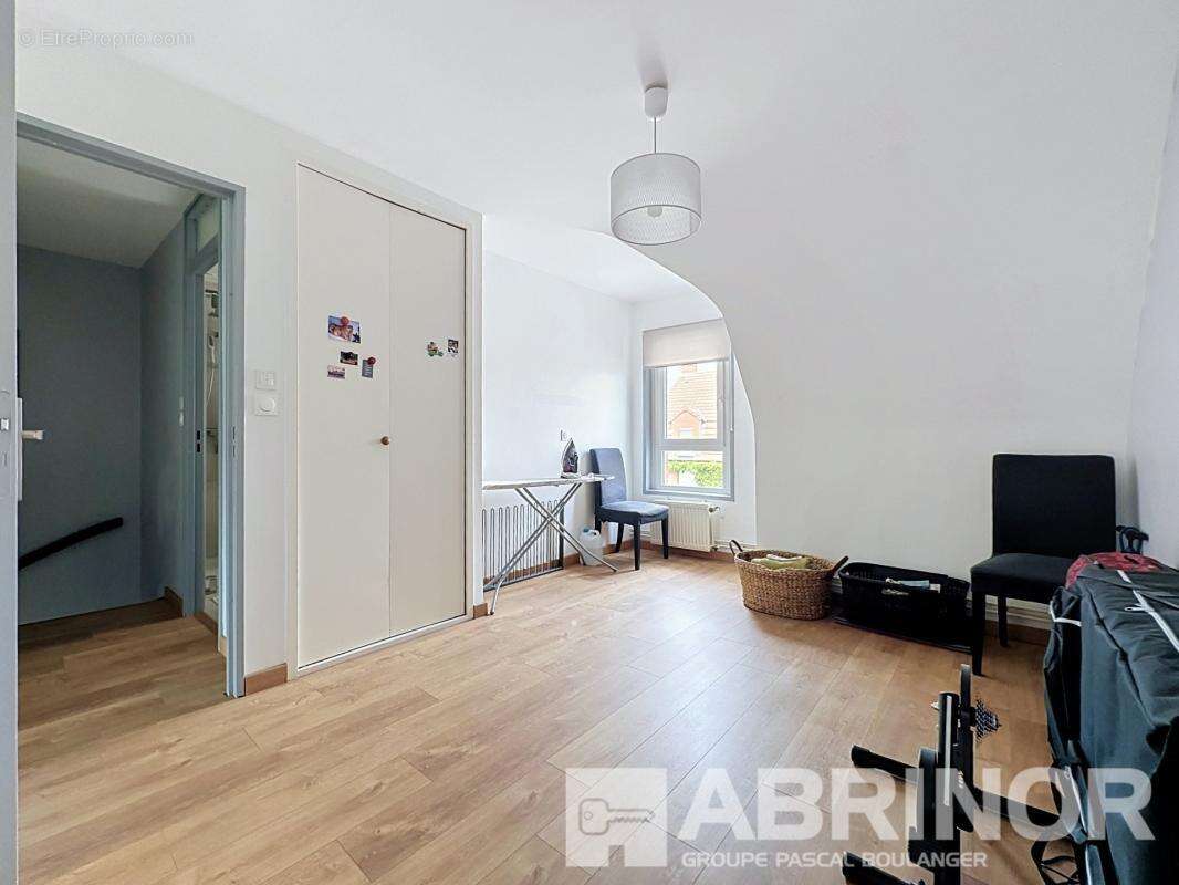 Maison de lotissement de 115m2 - garage attenant - 4 chambres - Jardin Sud Ouest - photo 11