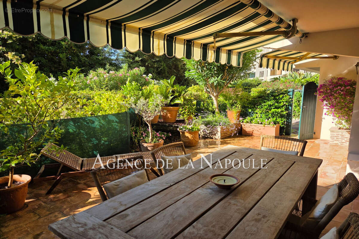 Appartement à MANDELIEU-LA-NAPOULE