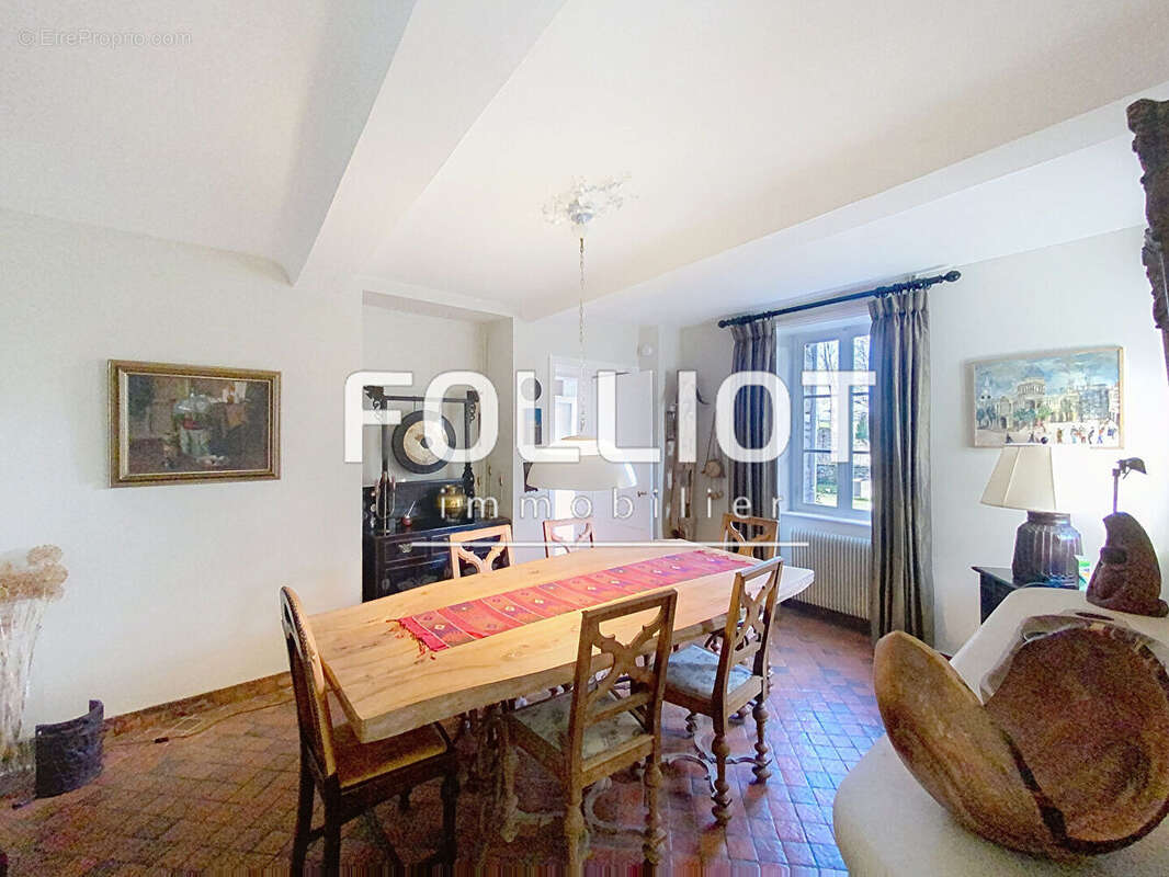 Maison à COURVAUDON