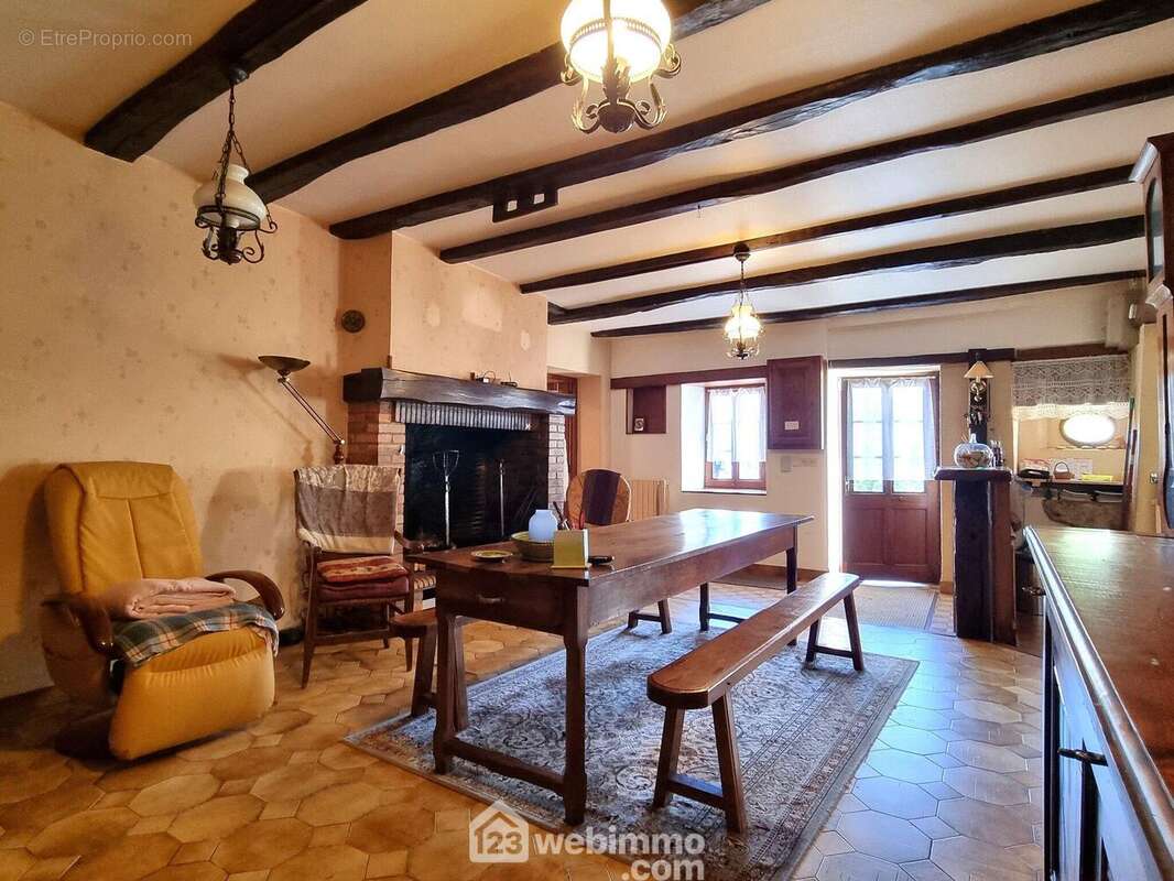 Ici, en vue opposée, - Maison à PAMPROUX