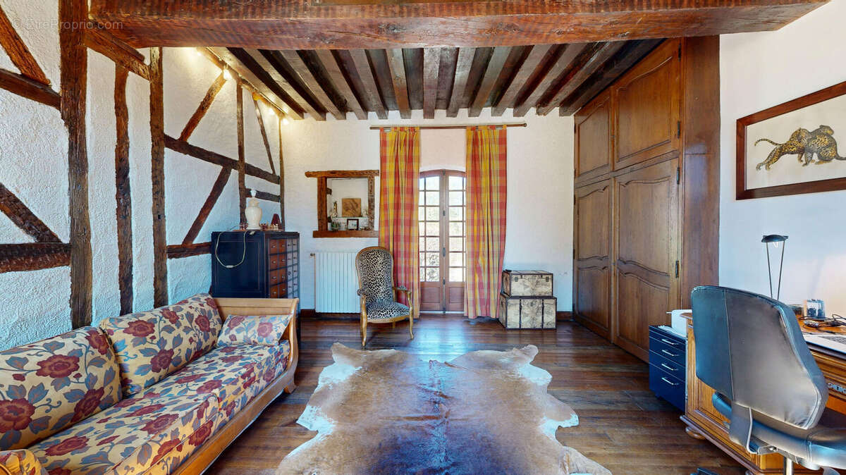 Maison à GENNETINES