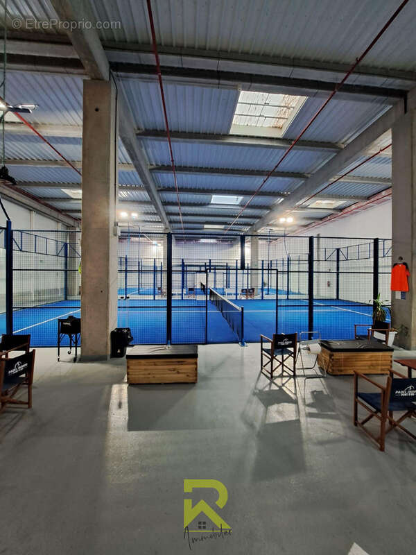 Centre de Padel 2200m2 - photo 2