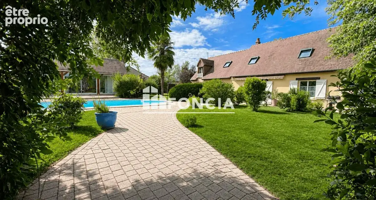Maison familiale avec piscine et parc paysager – Mosnes - photo 2