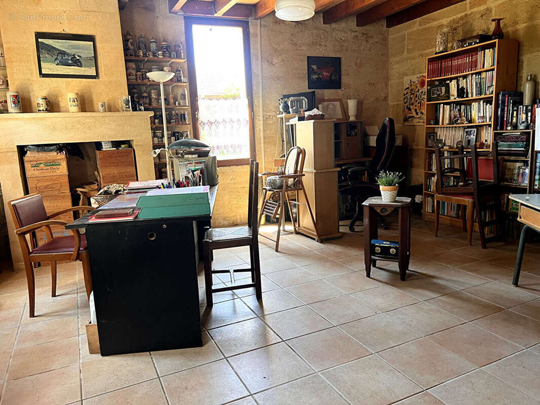 Maison de caractère à rénover avec potentiel - photo 5