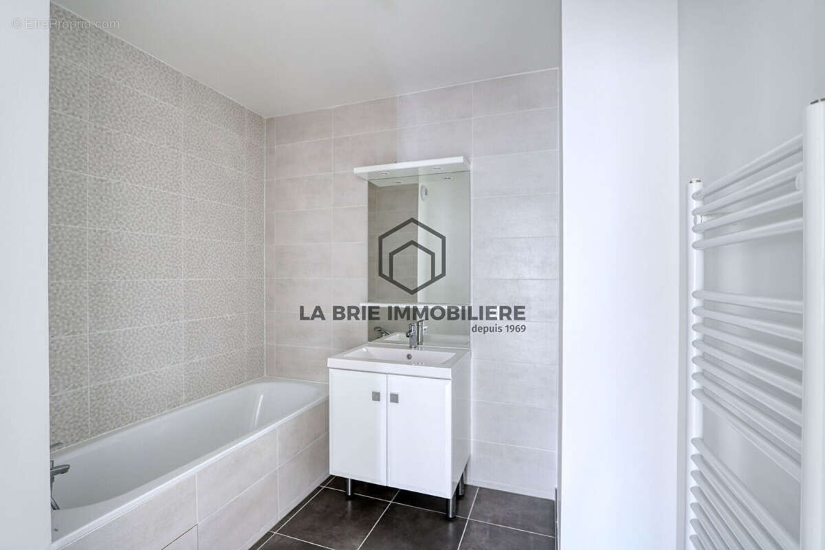 Appartement à EMERAINVILLE