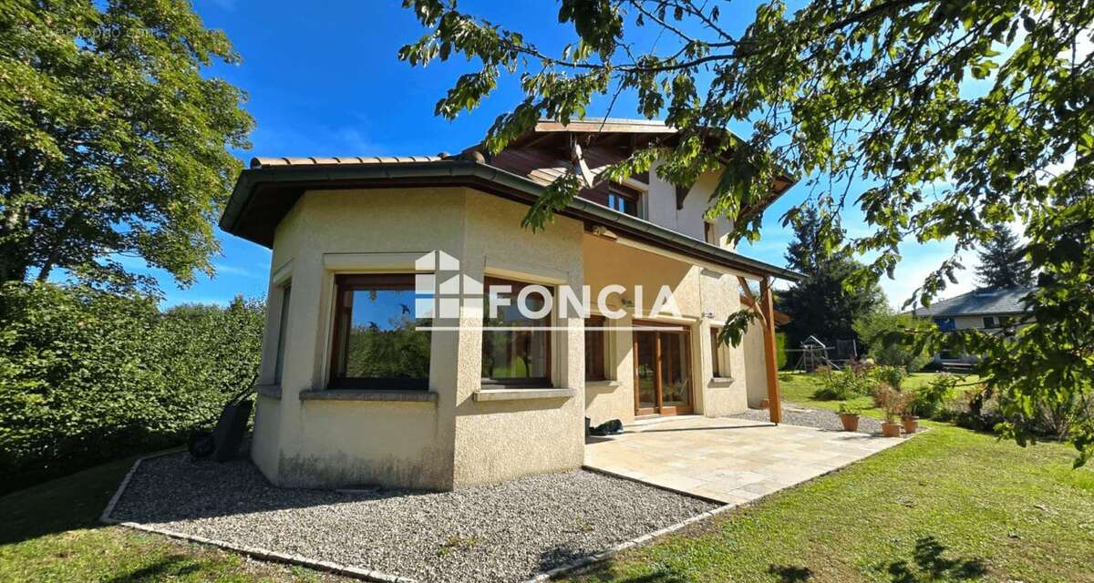 Maison à LA ROCHE-SUR-FORON