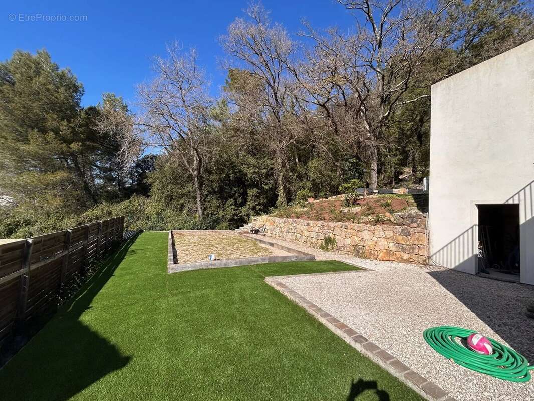 Maison à VALBONNE