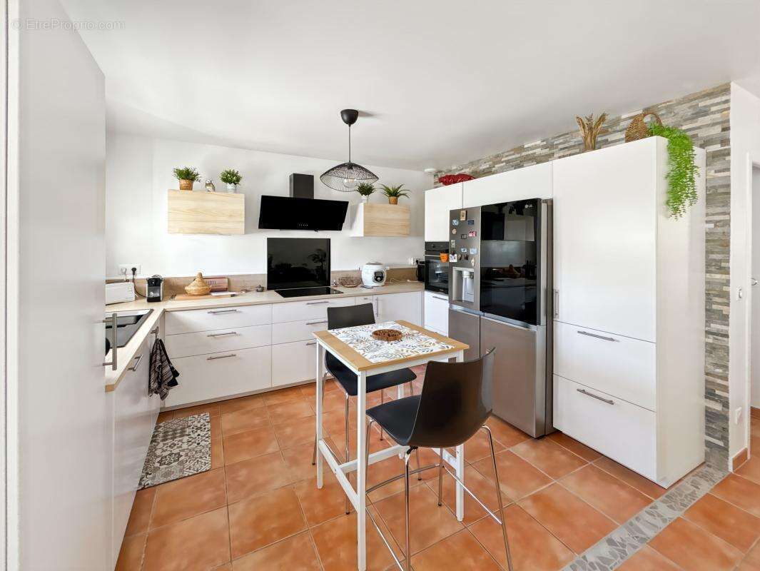  à vendre – capestang – maison rénovée avec jardin & garage - photo 2