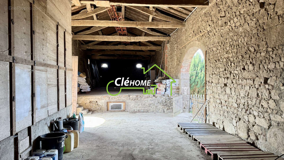 Maison à SAINT-CLEMENT-LES-PLACES