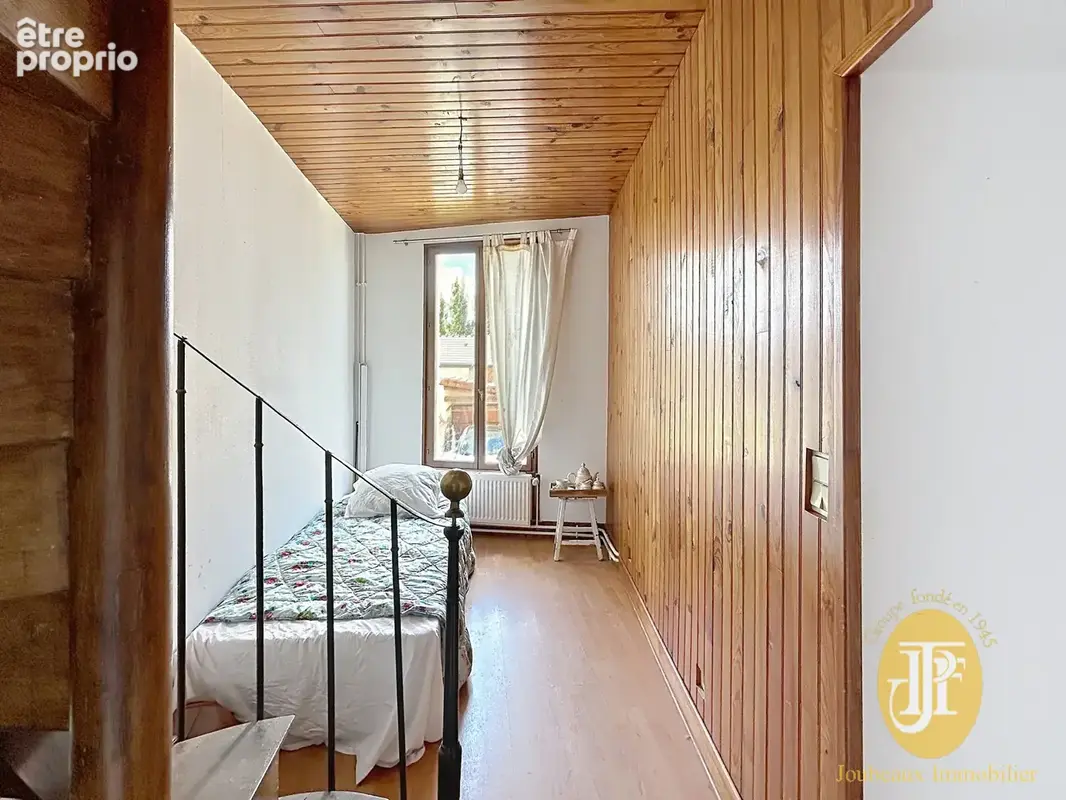 Maison de ville avec terrasse et jardinet   Beau potentiel de rénovation - Commerces à pieds ! - photo 5