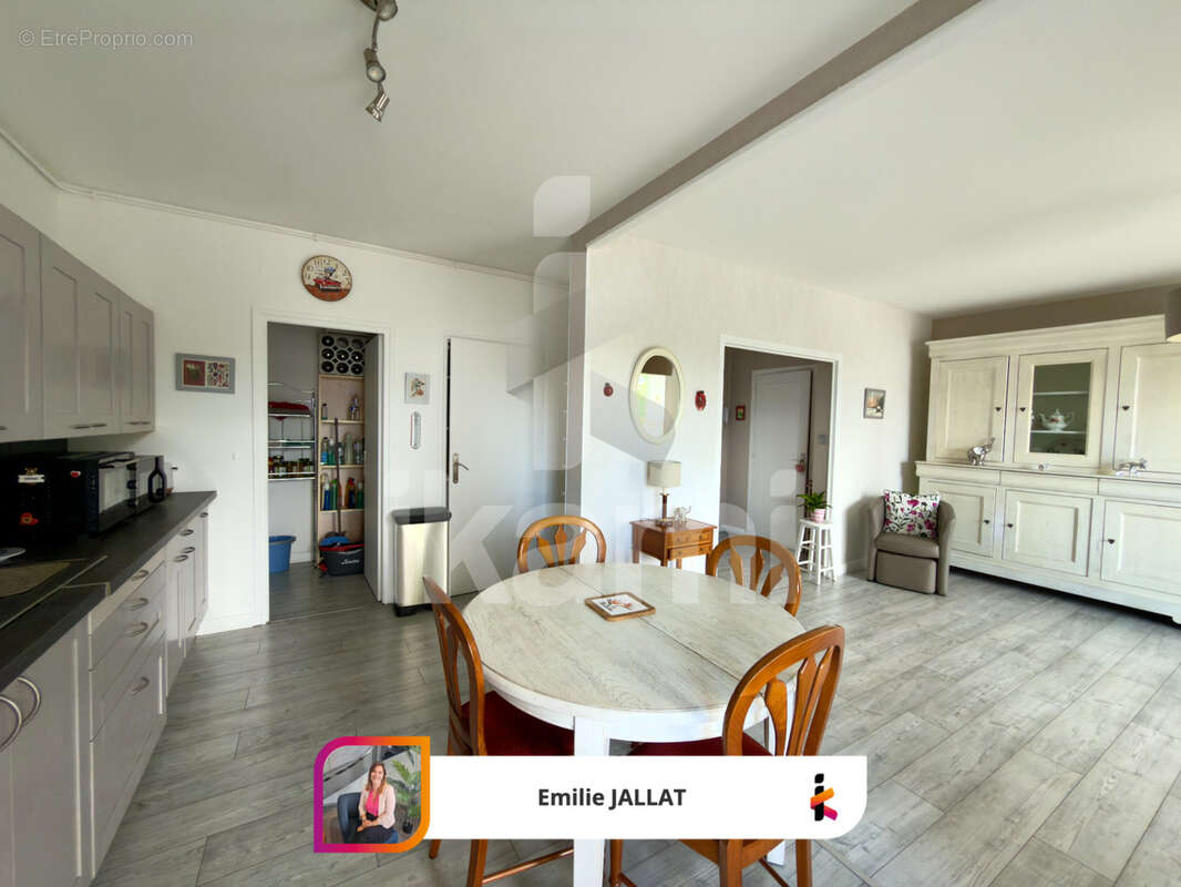 MEYLAN   T2 de 61 m2 avec terrasse, ascenseur, cave - photo 4