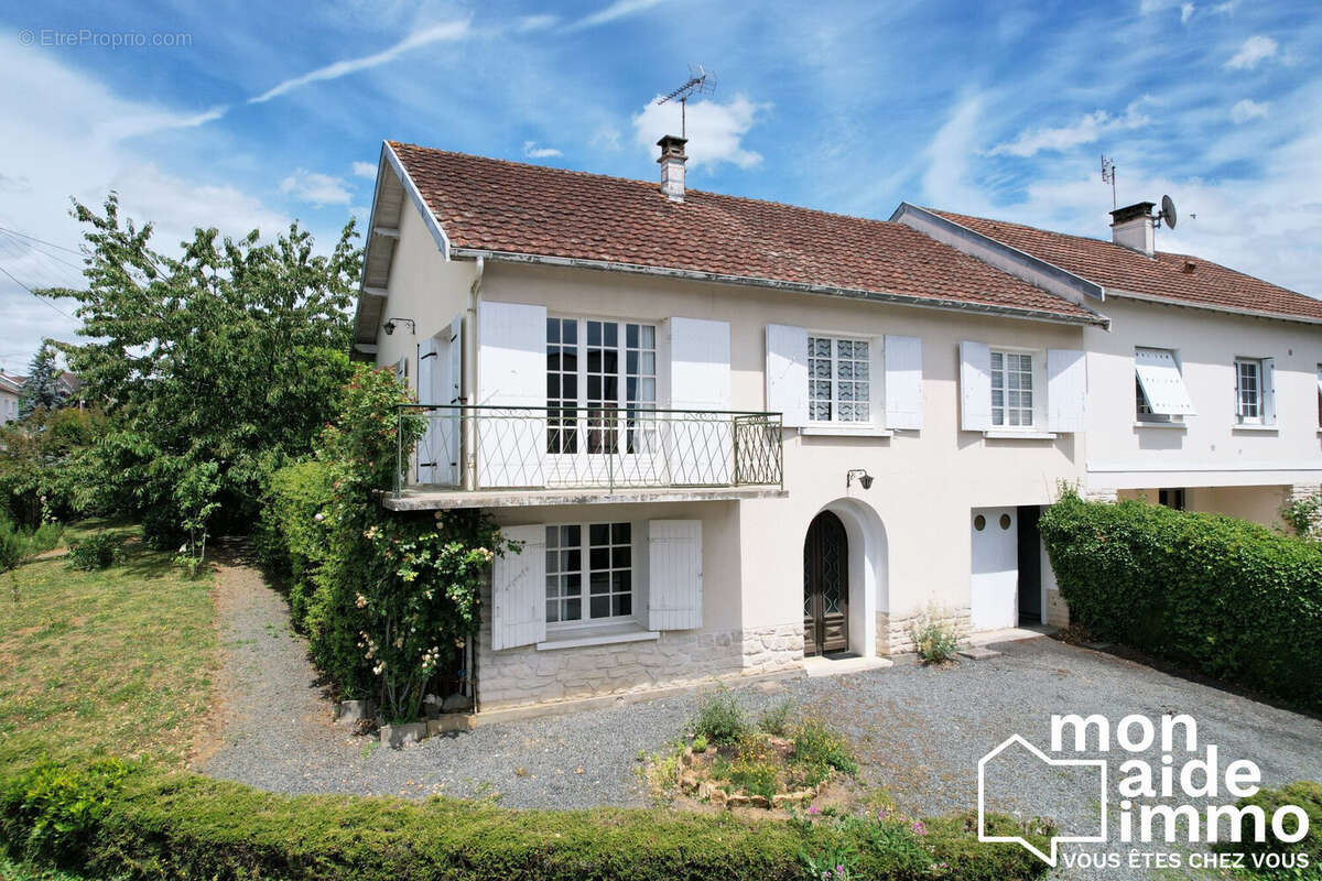 Maison à THIVIERS