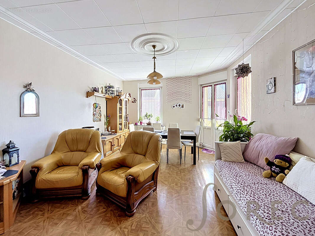 ROSSELANGE - Appartement 4 pièces de 102,10 m² - 3 chambres - Balcon - photo 2