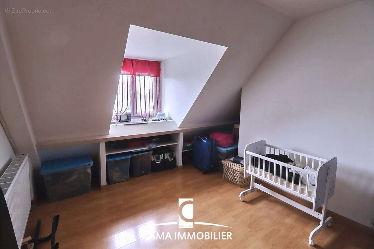 Maison individuelle de 6 chambres sur un terrain de 389m2 dans un quartier recherché de Fontenay-le-Fleury - photo 7