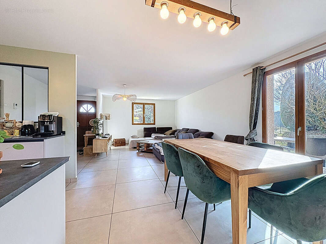 Maison à LA ROCHE-SUR-FORON