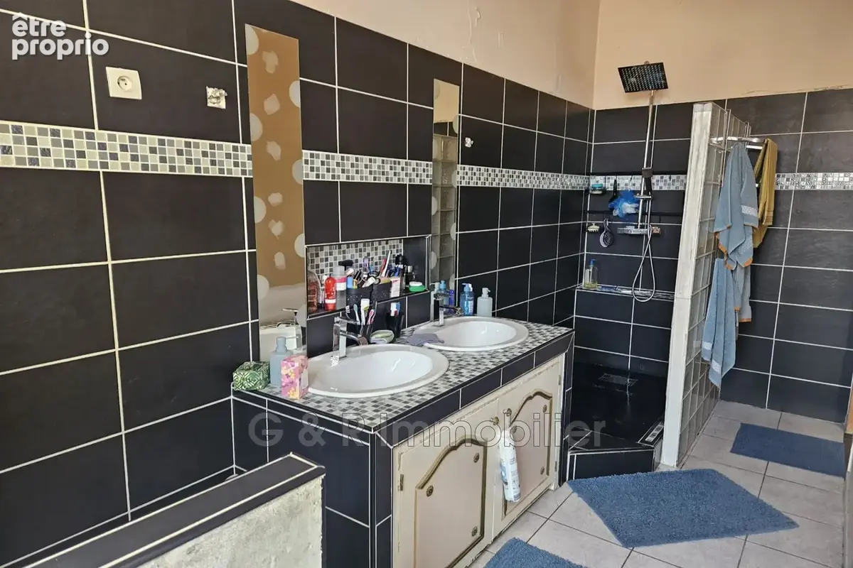 Appartement 6 pièces 120 m² à vendre à Aubagne (13400) - photo 7