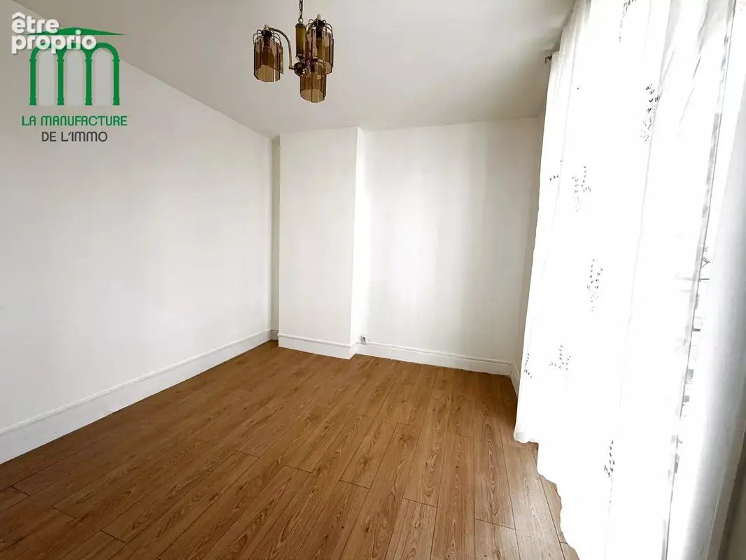 Appartement F3 - 72,58M2 - 2 Caves - Garage - Saint-Etienne/ Bergson - La Terrasse - photo 5