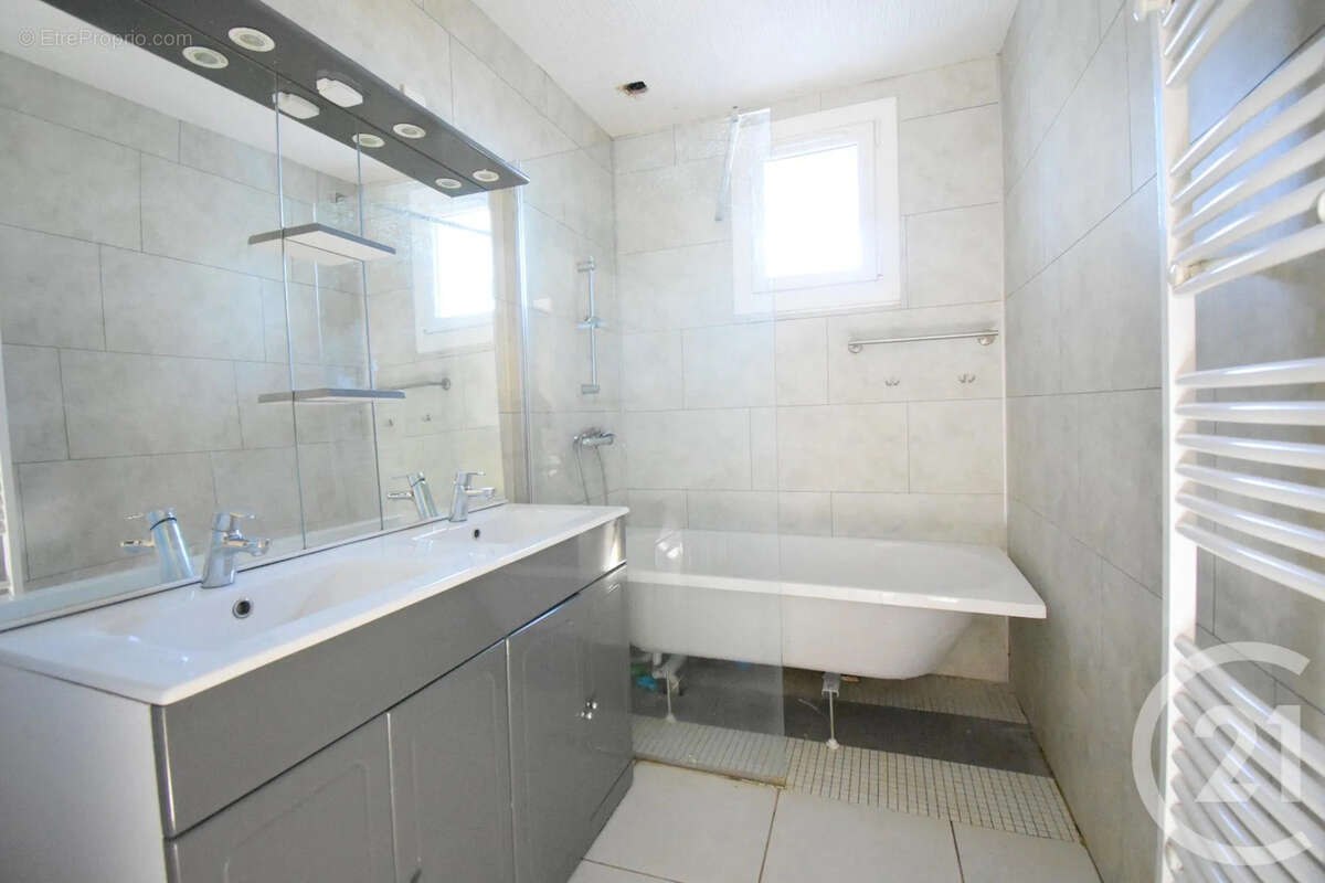 Maison à SAINT-SYLVESTRE-PRAGOULIN