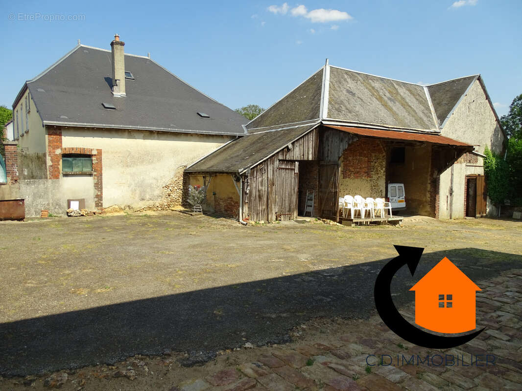Maison à CHAMPROND-EN-GATINE