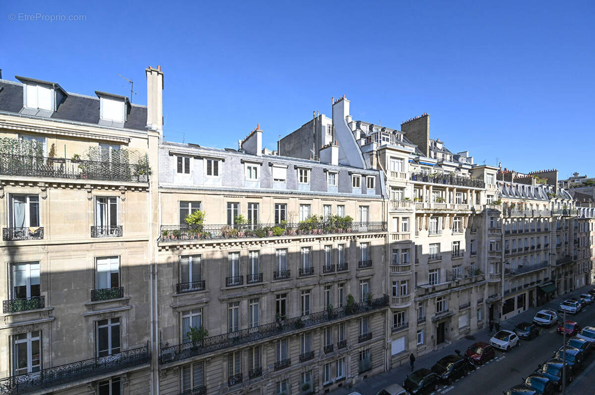 Appartement à PARIS-8E