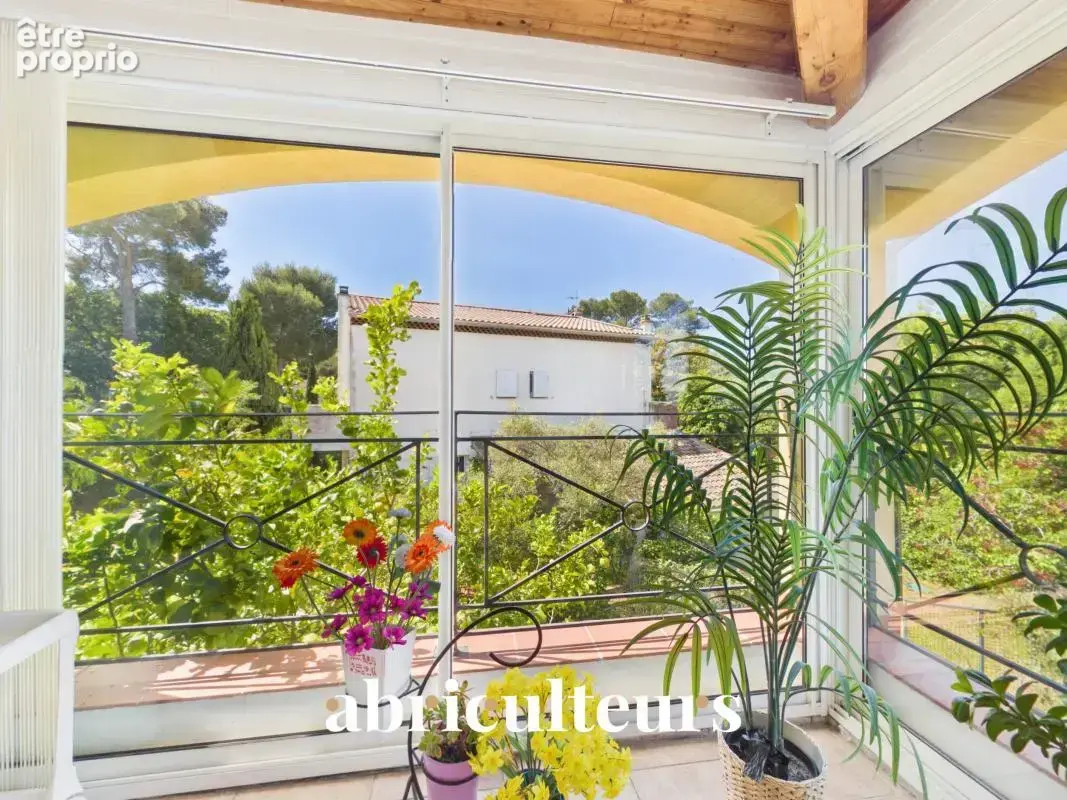 Maison avec jardin, piscine et parking en vente à  Six-Fours-les-Plages (83140) - photo 9