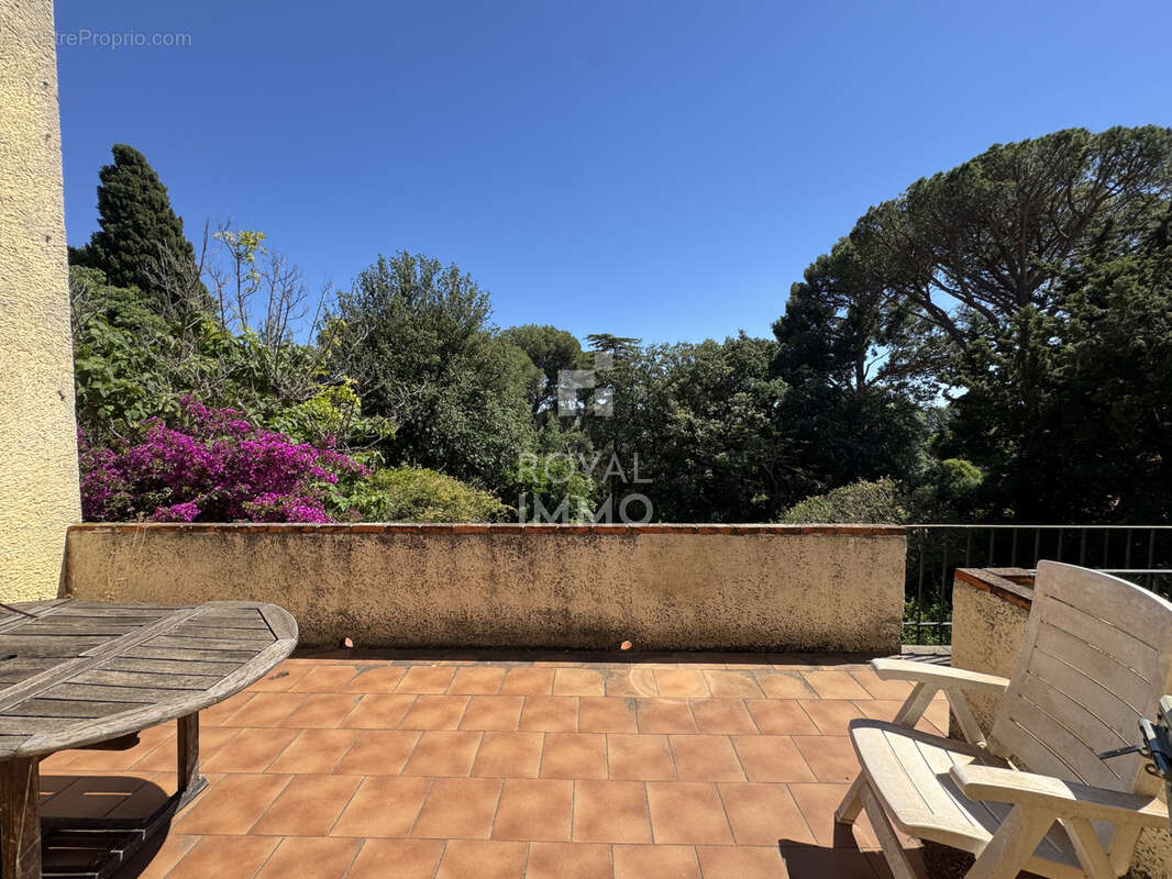 Maison sur 2 niveaux - 207m2 - garage et piscine - photo 8