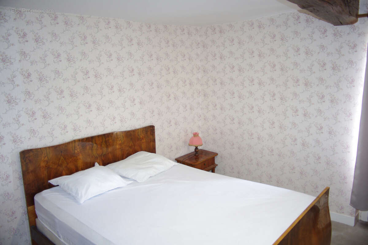 Maison à SAINT-PIERRE-LA-NOAILLE