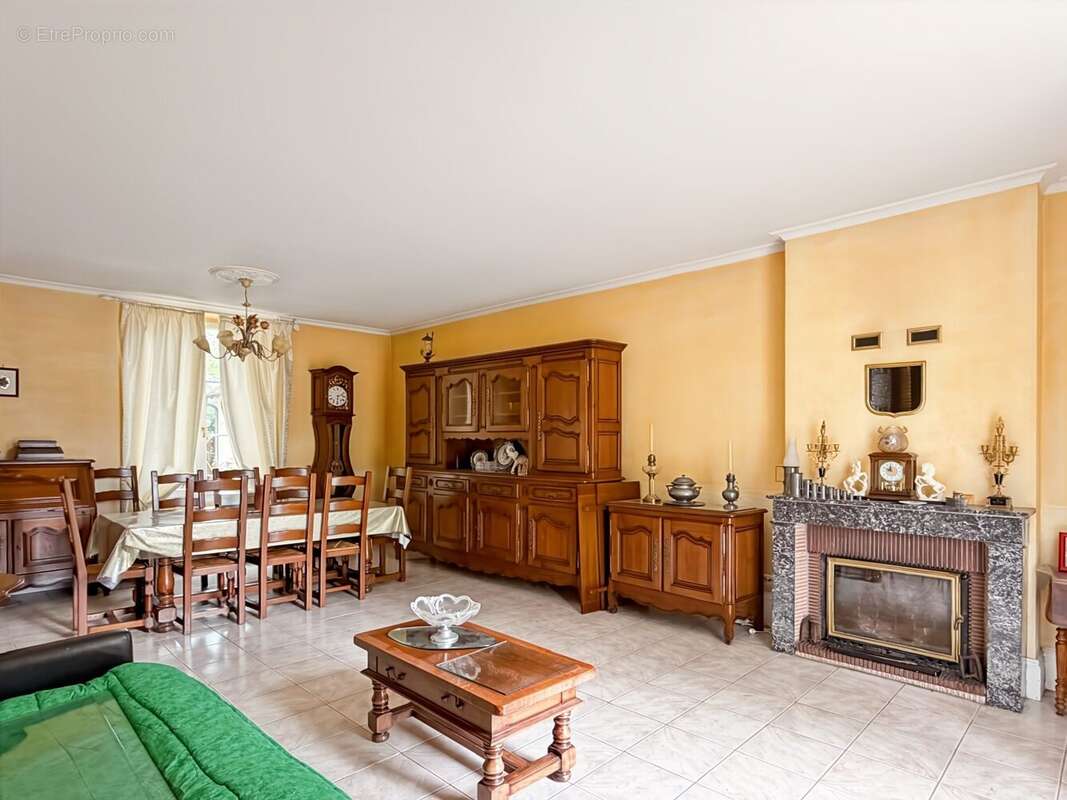 Maison à NEUVILLE-AUX-BOIS