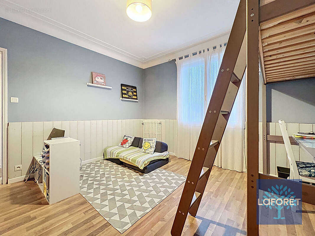 Maison à LA CHAIZE-LE-VICOMTE