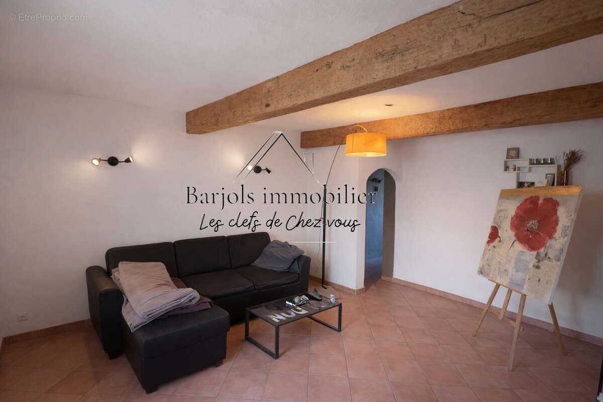 Appartement à VARAGES